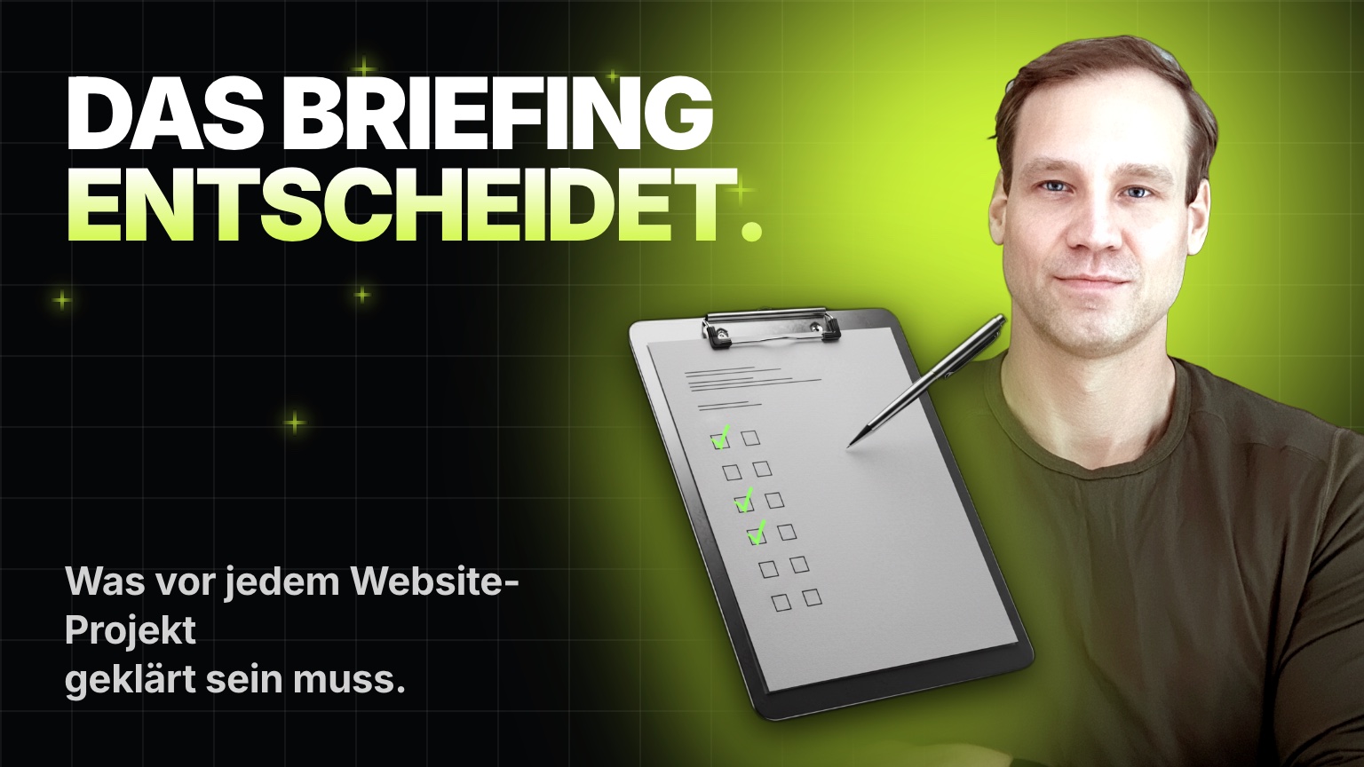 Webdesign-Briefing erstellen: Notizen, Skizzen und Wireframe auf dem Schreibtisch